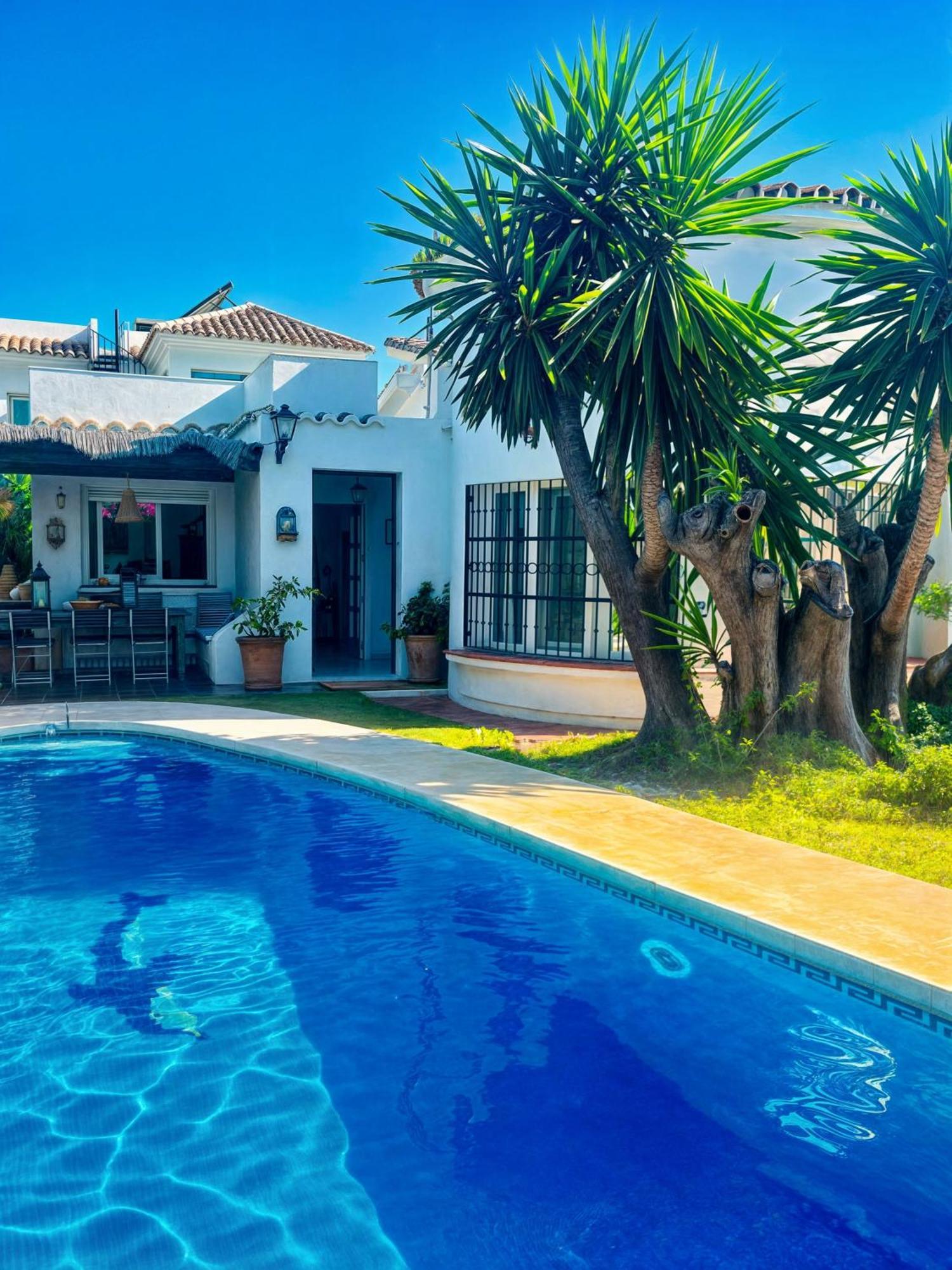 Villa Alfredo - Private Pool Next To The Beach 埃斯特波纳 外观 照片